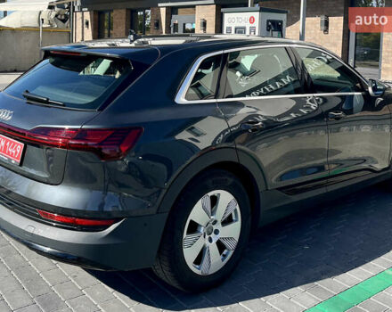 Серый Ауди E-Tron, объемом двигателя 0 л и пробегом 175 тыс. км за 22700 $, фото 16 на Automoto.ua