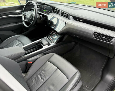 Сірий Ауді E-Tron, об'ємом двигуна 0 л та пробігом 53 тис. км за 34000 $, фото 26 на Automoto.ua