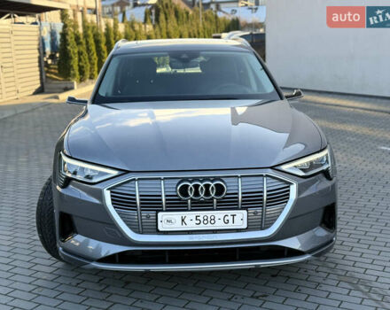 Серый Ауди E-Tron, объемом двигателя 0 л и пробегом 121 тыс. км за 27699 $, фото 2 на Automoto.ua