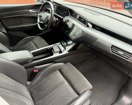 Сірий Ауді E-Tron, об'ємом двигуна 0 л та пробігом 110 тис. км за 28999 $, фото 5 на Automoto.ua