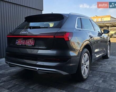 Серый Ауди E-Tron, объемом двигателя 0 л и пробегом 99 тыс. км за 31990 $, фото 16 на Automoto.ua