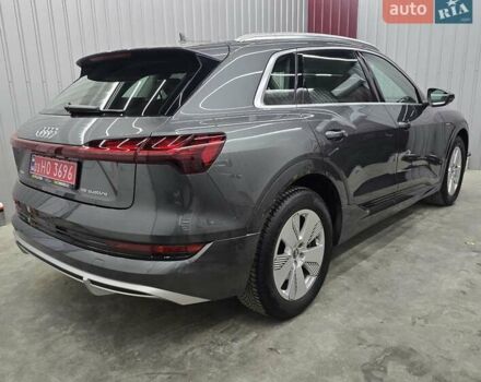 Серый Ауди E-Tron, объемом двигателя 0 л и пробегом 99 тыс. км за 31990 $, фото 55 на Automoto.ua