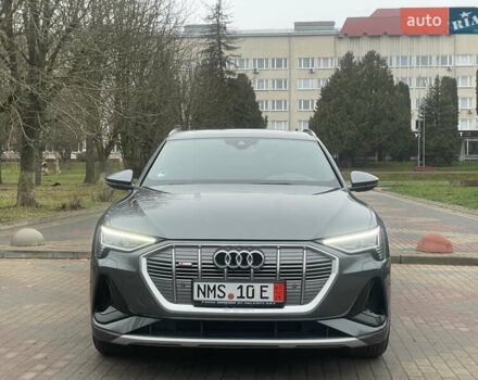 Серый Ауди E-Tron, объемом двигателя 0 л и пробегом 90 тыс. км за 34490 $, фото 2 на Automoto.ua