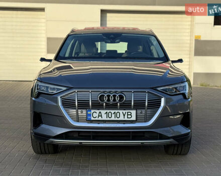 Серый Ауди E-Tron, объемом двигателя 0 л и пробегом 65 тыс. км за 35500 $, фото 1 на Automoto.ua