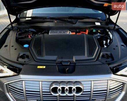 Серый Ауди E-Tron, объемом двигателя 0 л и пробегом 125 тыс. км за 23800 $, фото 71 на Automoto.ua