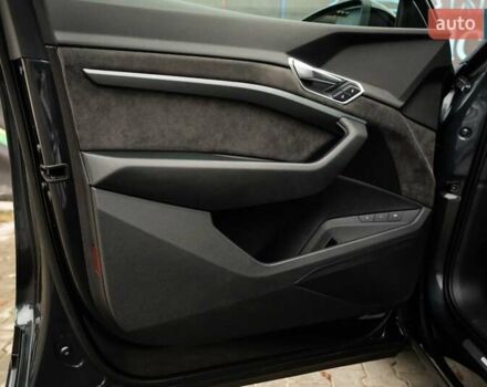 Сірий Ауді E-Tron, об'ємом двигуна 0 л та пробігом 154 тис. км за 25900 $, фото 56 на Automoto.ua