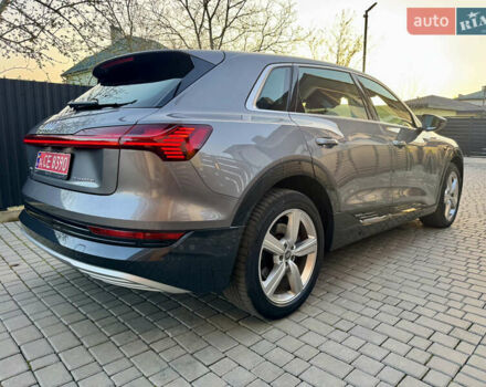 Сірий Ауді E-Tron, об'ємом двигуна 0 л та пробігом 143 тис. км за 27900 $, фото 32 на Automoto.ua