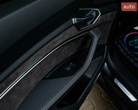 Сірий Ауді E-Tron, об'ємом двигуна 0 л та пробігом 82 тис. км за 39888 $, фото 76 на Automoto.ua