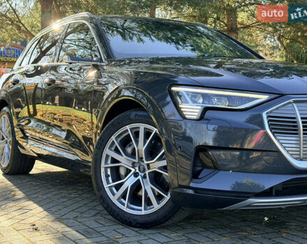 Серый Ауди E-Tron, объемом двигателя 0 л и пробегом 117 тыс. км за 28990 $, фото 6 на Automoto.ua