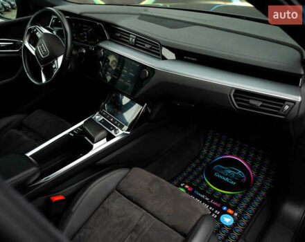 Сірий Ауді E-Tron, об'ємом двигуна 0 л та пробігом 154 тис. км за 25900 $, фото 65 на Automoto.ua