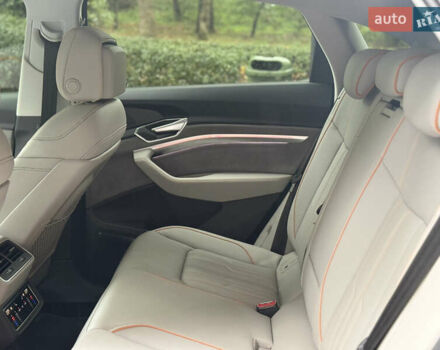 Ауди E-Tron 2020 в Киеве на Automoto.ua Серый Ауди E-Tron, объемом двигателя 0 л и пробегом 71 тыс. км за 35300 $, фото 13 на Automoto.ua