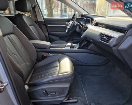 Серый Ауди E-Tron, объемом двигателя 0 л и пробегом 12 тыс. км за 31990 $, фото 49 на Automoto.ua