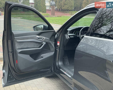 Серый Ауди E-Tron, объемом двигателя 0 л и пробегом 90 тыс. км за 34490 $, фото 9 на Automoto.ua