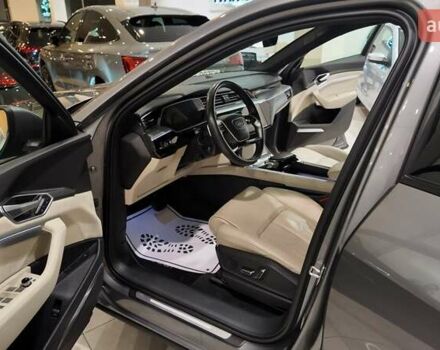 Серый Ауди E-Tron, объемом двигателя 0 л и пробегом 144 тыс. км за 29700 $, фото 1 на Automoto.ua