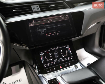 Серый Ауди E-Tron, объемом двигателя 0 л и пробегом 140 тыс. км за 23800 $, фото 98 на Automoto.ua