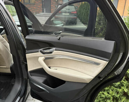 Серый Ауди E-Tron, объемом двигателя 0 л и пробегом 177 тыс. км за 27000 $, фото 33 на Automoto.ua