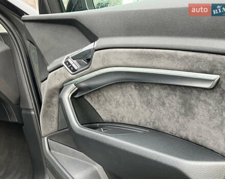 Сірий Ауді E-Tron, об'ємом двигуна 0 л та пробігом 143 тис. км за 30800 $, фото 21 на Automoto.ua