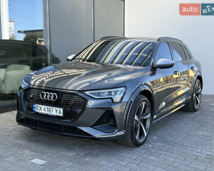 Серый Ауди E-Tron, объемом двигателя 0 л и пробегом 41 тыс. км за 44990 $, фото 2 на Automoto.ua