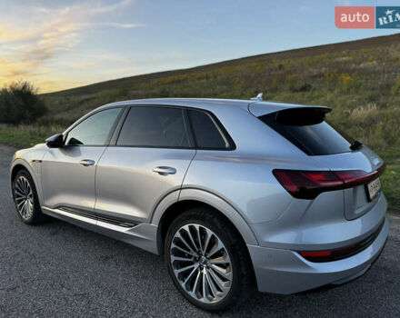 Серый Ауди E-Tron, объемом двигателя 0 л и пробегом 108 тыс. км за 29000 $, фото 18 на Automoto.ua