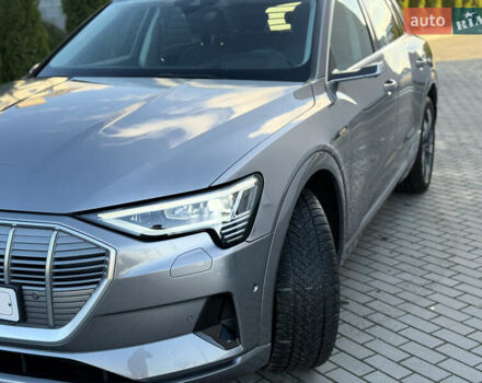 Серый Ауди E-Tron, объемом двигателя 0 л и пробегом 121 тыс. км за 27699 $, фото 10 на Automoto.ua