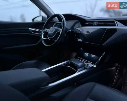 Ауди E-Tron 2020 в Житомире на Automoto.ua Серый Ауди E-Tron, объемом двигателя 0 л и пробегом 169 тыс. км за 22899 $, фото 10 на Automoto.ua