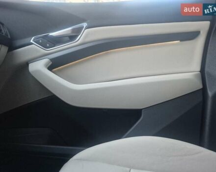 Ауди E-Tron 2020 в Хмельницком на Automoto.ua Серый Ауди E-Tron, объемом двигателя 0 л и пробегом 146 тыс. км за 22700 $, фото 100 на Automoto.ua