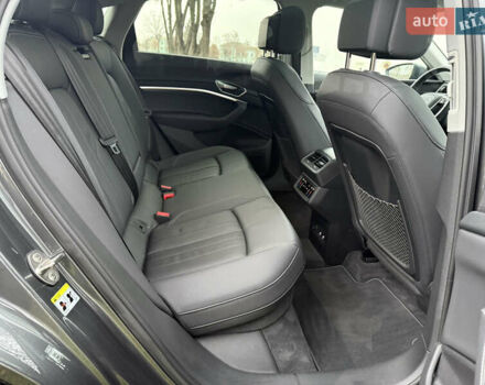 Сірий Ауді E-Tron, об'ємом двигуна 0 л та пробігом 53 тис. км за 34000 $, фото 30 на Automoto.ua