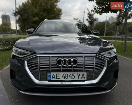 Ауді E-Tron 2020 у Дніпро (Дніпропетровську) на Automoto.ua Сірий Ауді E-Tron, об'ємом двигуна 0 л та пробігом 113 тис. км за 26900 $, фото 1 на Automoto.ua