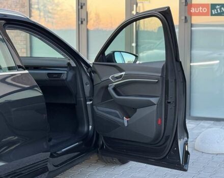 Серый Ауди E-Tron, объемом двигателя 0 л и пробегом 97 тыс. км за 21900 $, фото 57 на Automoto.ua