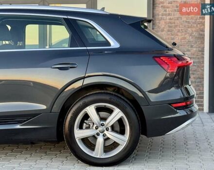 Серый Ауди E-Tron, объемом двигателя 0 л и пробегом 97 тыс. км за 21900 $, фото 34 на Automoto.ua