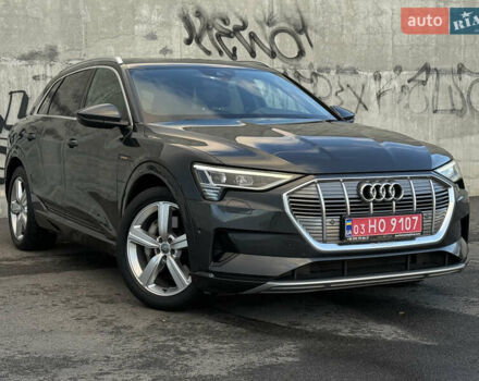 Ауді E-Tron 2020 у Львові на Automoto.ua Сірий Ауді E-Tron, об'ємом двигуна 0 л та пробігом 81 тис. км за 34920 $, фото 1 на Automoto.ua