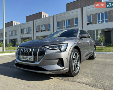 Сірий Ауді E-Tron, об'ємом двигуна 0 л та пробігом 65 тис. км за 39990 $, фото 3 на Automoto.ua