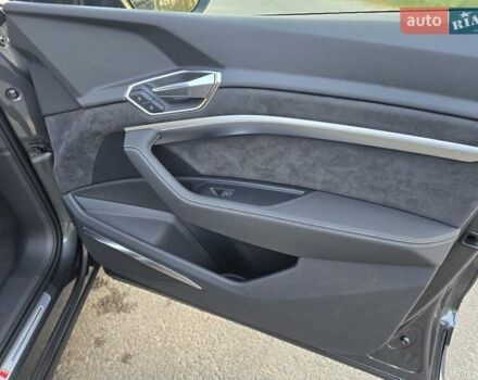 Сірий Ауді E-Tron, об'ємом двигуна 0 л та пробігом 67 тис. км за 37999 $, фото 64 на Automoto.ua