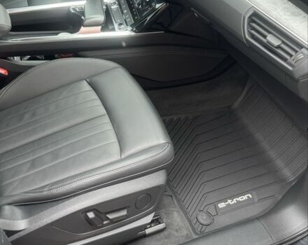 Ауді E-Tron 2020 у Івано-Франківську на Automoto.ua Сірий Ауді E-Tron, об'ємом двигуна 0 л та пробігом 68 тис. км за 31000 $, фото 8 на Automoto.ua