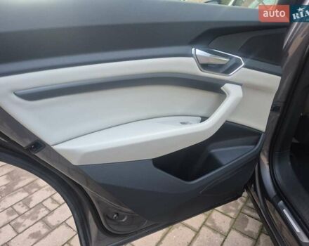 Ауди E-Tron 2020 в Хмельницком на Automoto.ua Серый Ауди E-Tron, объемом двигателя 0 л и пробегом 146 тыс. км за 22700 $, фото 64 на Automoto.ua