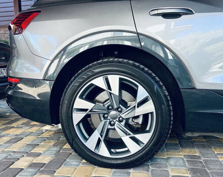 Серый Ауди E-Tron, объемом двигателя 0 л и пробегом 60 тыс. км за 41999 $, фото 26 на Automoto.ua