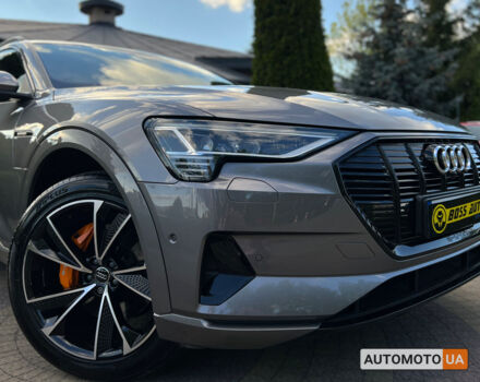 Ауди E-Tron 2020 в Львове на Automoto.ua Серый Ауди E-Tron, объемом двигателя 71 л и пробегом 42 тыс. км за 37600 $, фото 29 на Automoto.ua