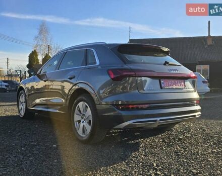 Серый Ауди E-Tron, объемом двигателя 0 л и пробегом 99 тыс. км за 31990 $, фото 7 на Automoto.ua