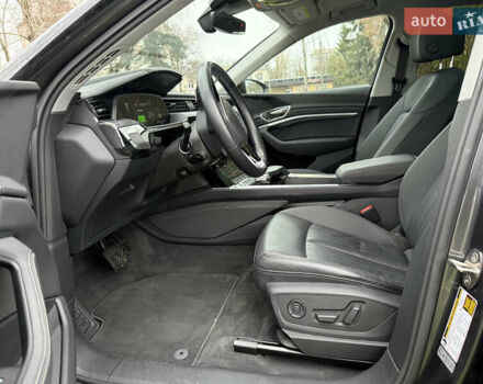 Сірий Ауді E-Tron, об'ємом двигуна 0 л та пробігом 53 тис. км за 34000 $, фото 18 на Automoto.ua