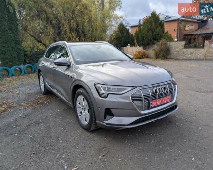 Серый Ауди E-Tron, объемом двигателя 0 л и пробегом 82 тыс. км за 32500 $, фото 3 на Automoto.ua