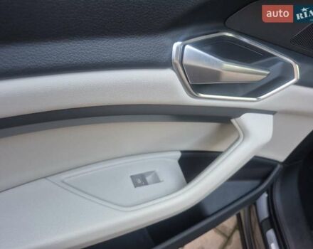 Ауди E-Tron 2020 в Хмельницком на Automoto.ua Серый Ауди E-Tron, объемом двигателя 0 л и пробегом 146 тыс. км за 22700 $, фото 65 на Automoto.ua