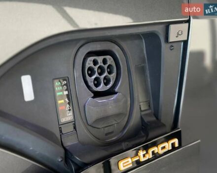 Серый Ауди E-Tron, объемом двигателя 0 л и пробегом 53 тыс. км за 37900 $, фото 4 на Automoto.ua