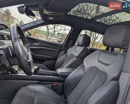 Серый Ауди E-Tron, объемом двигателя 0 л и пробегом 82 тыс. км за 32500 $, фото 13 на Automoto.ua