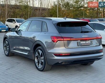 Серый Ауди E-Tron, объемом двигателя 0 л и пробегом 45 тыс. км за 29900 $, фото 6 на Automoto.ua