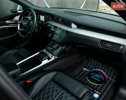 Сірий Ауді E-Tron, об'ємом двигуна 0 л та пробігом 82 тис. км за 39888 $, фото 57 на Automoto.ua