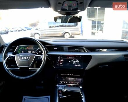 Серый Ауди E-Tron, объемом двигателя 0 л и пробегом 125 тыс. км за 23800 $, фото 123 на Automoto.ua