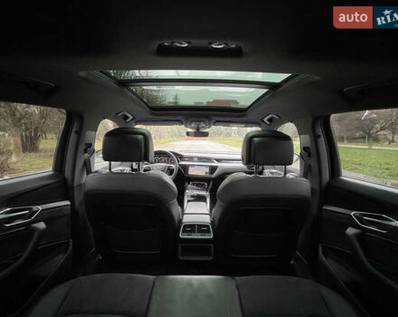 Серый Ауди E-Tron, объемом двигателя 0 л и пробегом 90 тыс. км за 34490 $, фото 34 на Automoto.ua