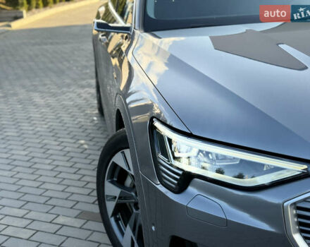 Серый Ауди E-Tron, объемом двигателя 0 л и пробегом 121 тыс. км за 27699 $, фото 8 на Automoto.ua