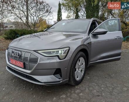 Серый Ауди E-Tron, объемом двигателя 0 л и пробегом 82 тыс. км за 32500 $, фото 1 на Automoto.ua