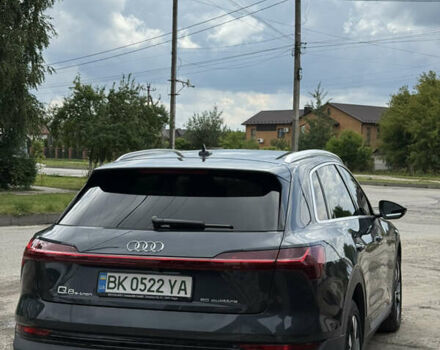 Сірий Ауді E-Tron, об'ємом двигуна 0 л та пробігом 50 тис. км за 33900 $, фото 5 на Automoto.ua